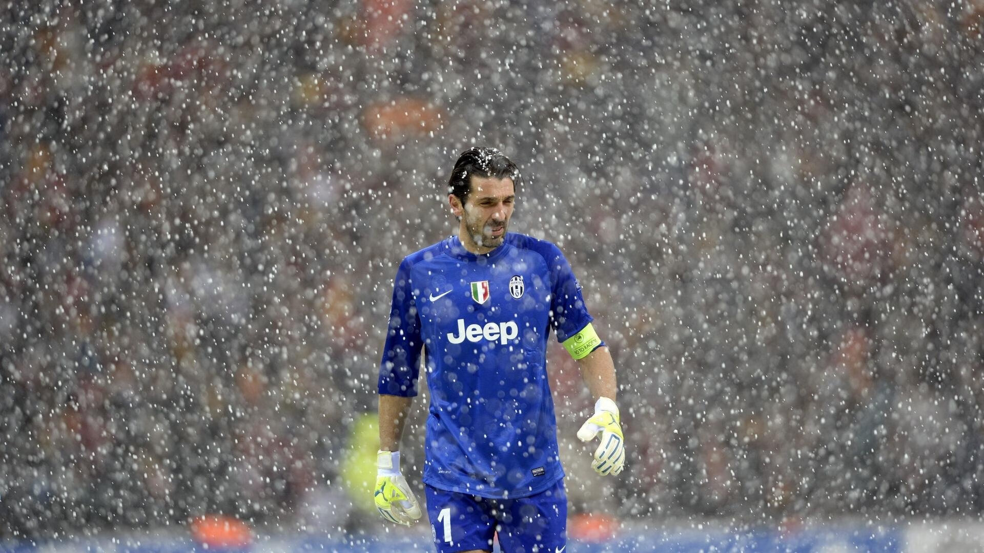 开云体育APP下载-当范戴克戴上王冠，铁闸之夜，巴西用窒息式防守逼马赛认输