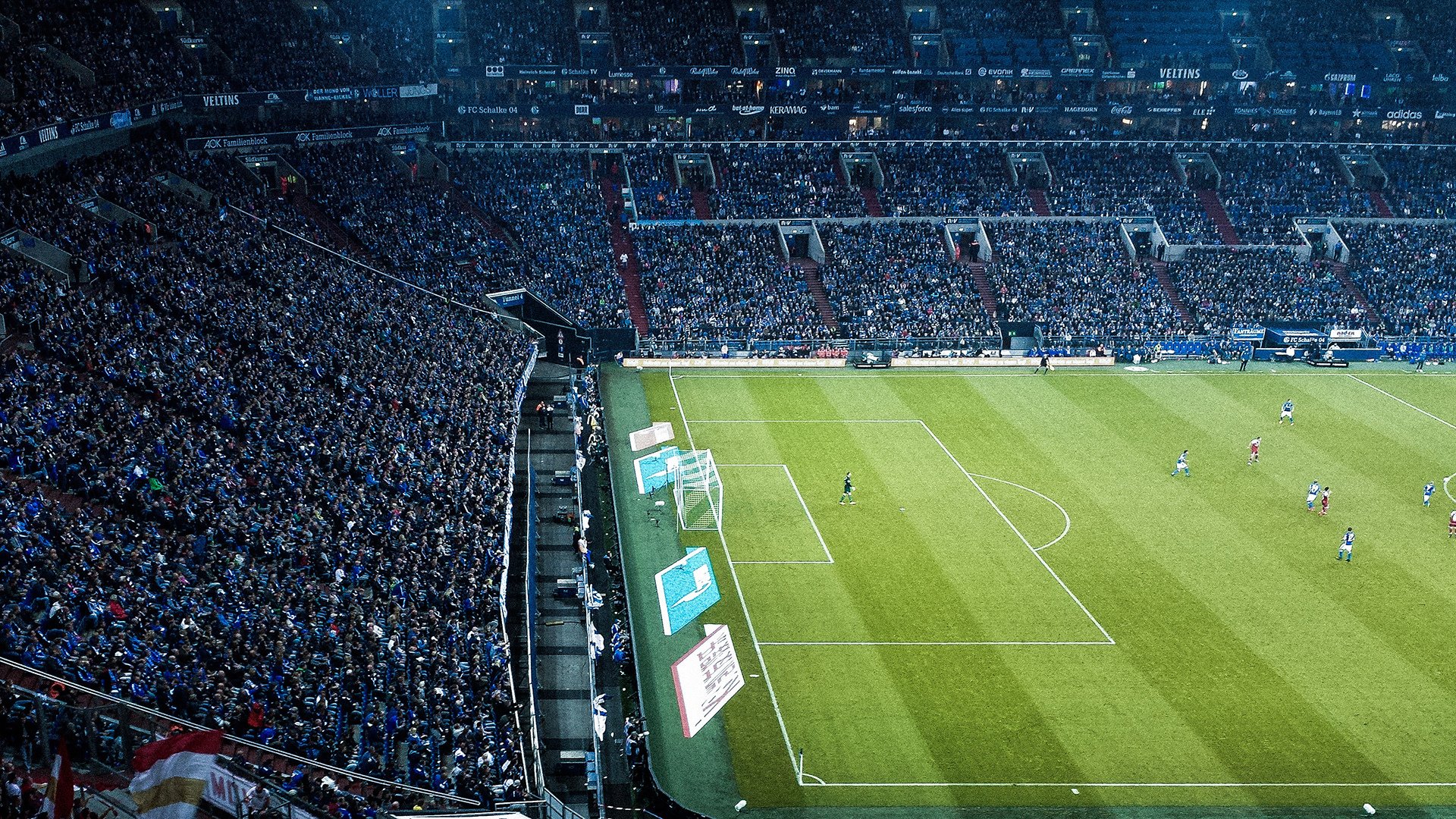 开云体育下载-塞恩斯刷新纪录！索伯车队强势横扫雷诺，赛道新王崛起